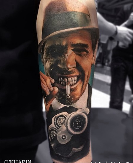 漂亮的彩色手枪和吸烟男性肖像手臂纹身图案