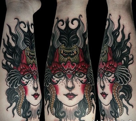 new school恶魔头盔和女人手臂纹身图案