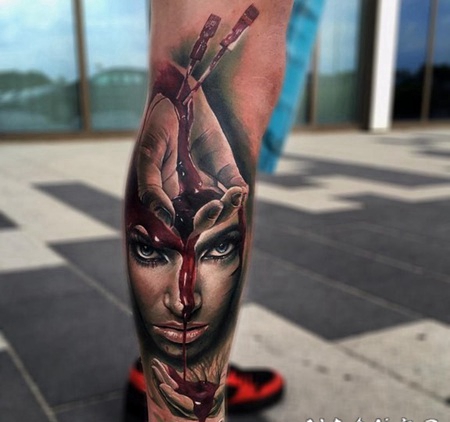 恐怖风格彩色女性肖像小腿纹身图案