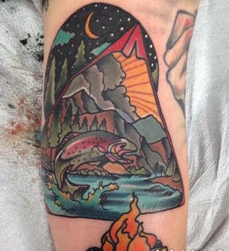 old school彩色夜空与鱼手臂纹身图案