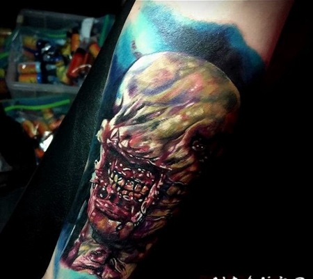 彩色恐怖风格血腥怪物手臂纹身图案