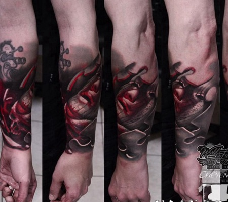 new school彩色木制面具和拼图手臂纹身图案