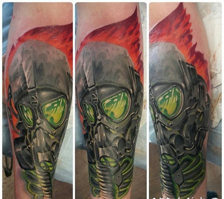 插画风格幻想男子防毒面具彩色手臂纹身图案