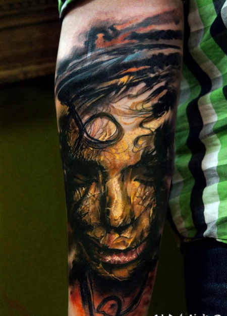 彩色木乃伊女性肖像手臂纹身图案