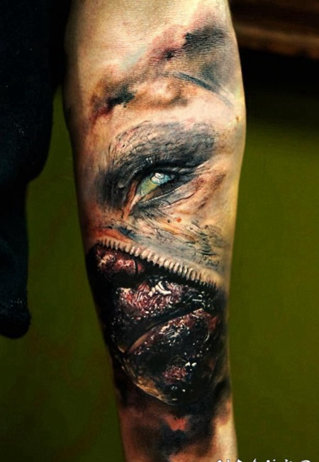 彩色恐怖风格毛骨悚然的怪物脸手臂纹身图案