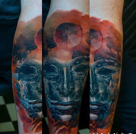 梦幻风格的面具与行星彩色手臂纹身图案