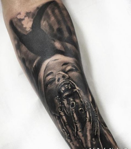 怪物女人肖像彩色手臂纹身图案