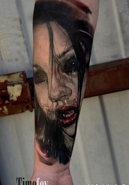 手臂可怕的彩色血腥吸血鬼女人纹身图案