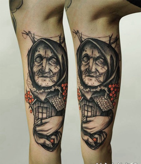 手臂彩色的房子和老太太花朵纹身图案