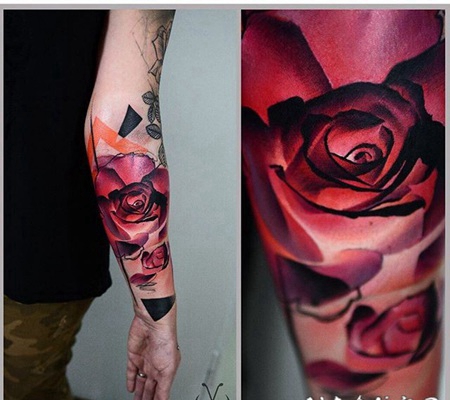 new school红色玫瑰与装饰手臂纹身图案