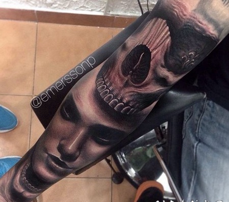 黑灰风格恶魔骷髅和女人手臂纹身图案