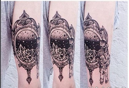 雕刻风格黑色点刺美丽的镜子手臂纹身图案