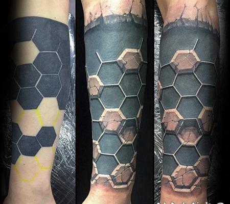 几何风格彩色立体六边形手臂纹身图案