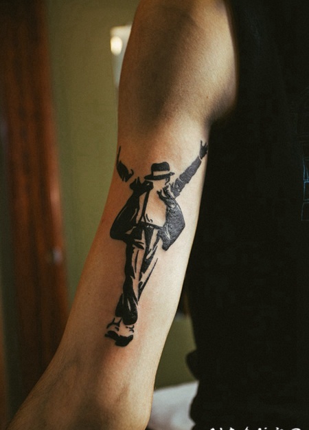 跳舞的杰克逊剪影黑色臂纹身图案