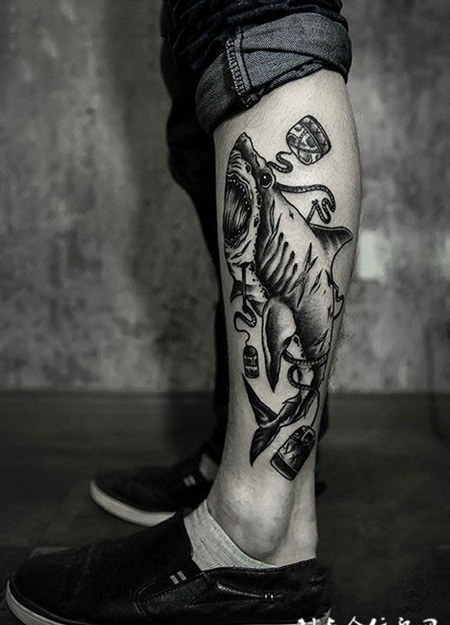 海中霸主，小腿鲨鱼纹身图案