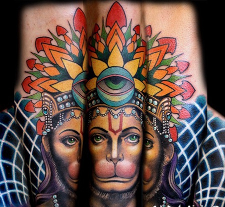 new school彩色猴子女王与王冠手臂纹身图案