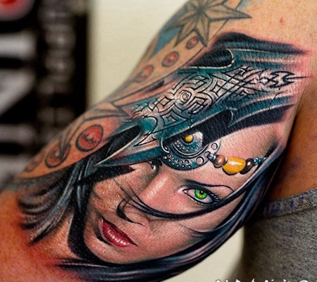 幻想女人肖像与头盔彩色手臂纹身图案