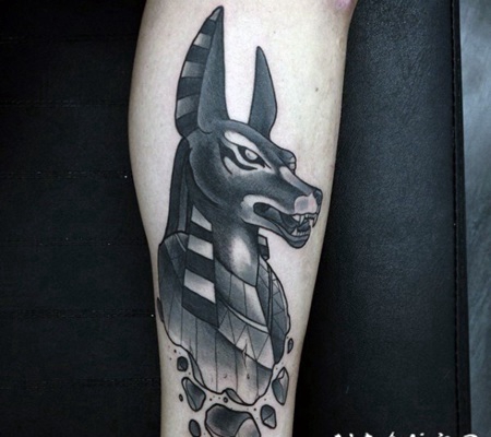 彩色石头埃及神像手臂纹身图案