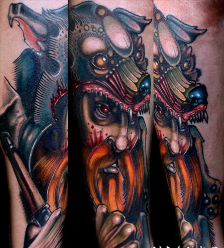 新传统风格彩色狼头盔与男性手臂纹身图案