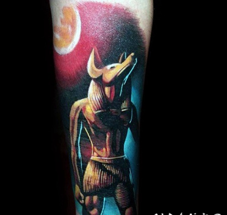 手臂卡通式的埃及神像彩色纹身图案