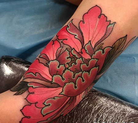 新传统风格彩色美丽牡丹花手臂纹身图案