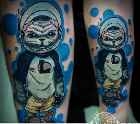 插画式彩色邪恶宇航员猫手臂纹身图案