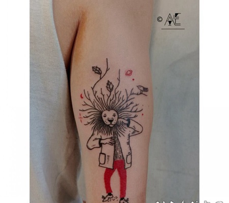 手臂人形狮头彩色个性纹身图案
