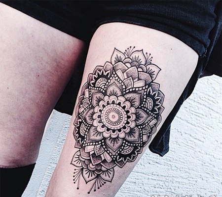 印度教风格的黑色点刺梵花手臂纹身图案