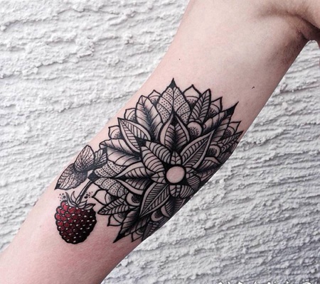 印度教风格梵花和浆果手臂纹身图案