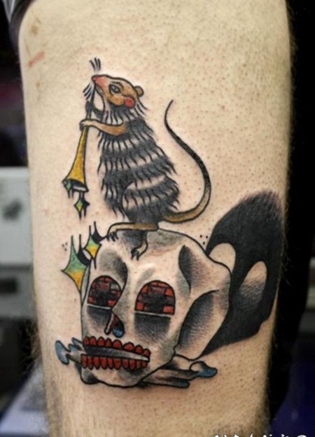 old school彩色骷髅和小老鼠手臂纹身图案