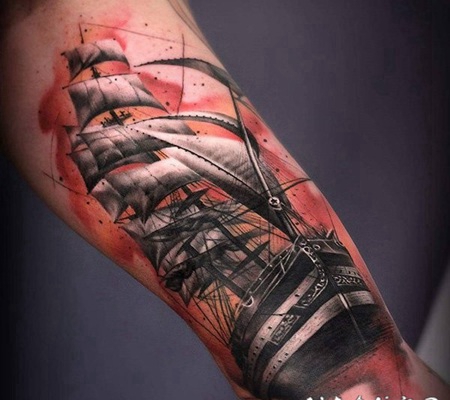 手臂彩色的大帆船纹身图案
