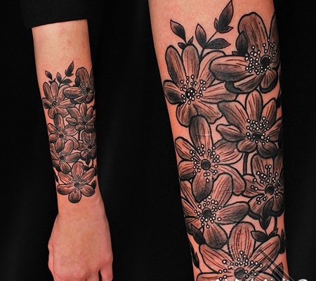 简单的精美花朵黑灰手臂纹身图案