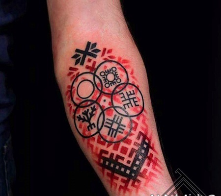 手臂艳丽的神秘符号纹身图案