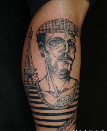 old school法国男子与埃菲尔铁塔手臂纹身图案