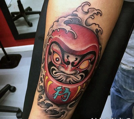 新日式色愤怒的达摩手臂纹身图案