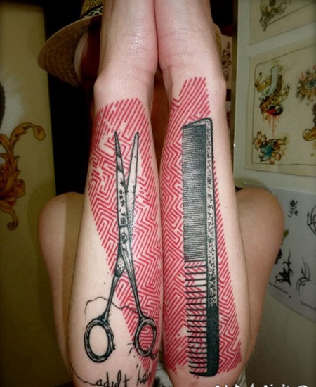 new school手臂剪刀与梳子彩色纹身图案