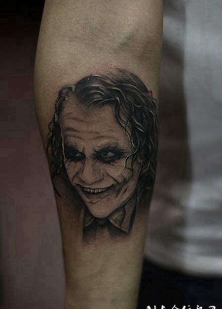 小丑joker，个性手臂纹身图案