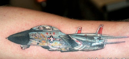 好看的彩色现代战斗机手臂纹身图案