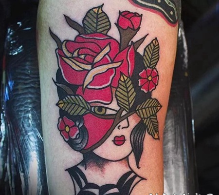 old school彩色女性和玫瑰手臂纹身图案