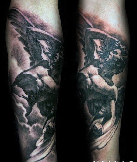 石雕风格伊卡洛斯雕像手臂纹身图案