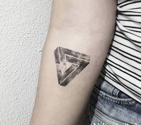 诡异星空，手臂几何图形星空创意纹身