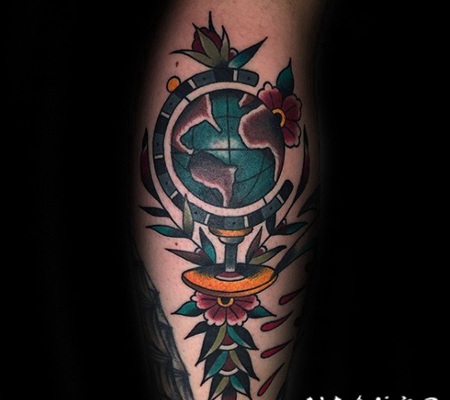 old school彩色地球仪花卉手臂纹身图案