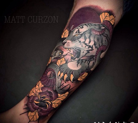 new school恶魔白虎和花朵手臂纹身图案