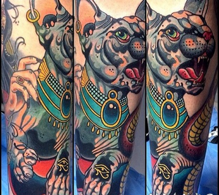 现代传统风格的彩色可爱猫与埃及符号手臂纹身图案