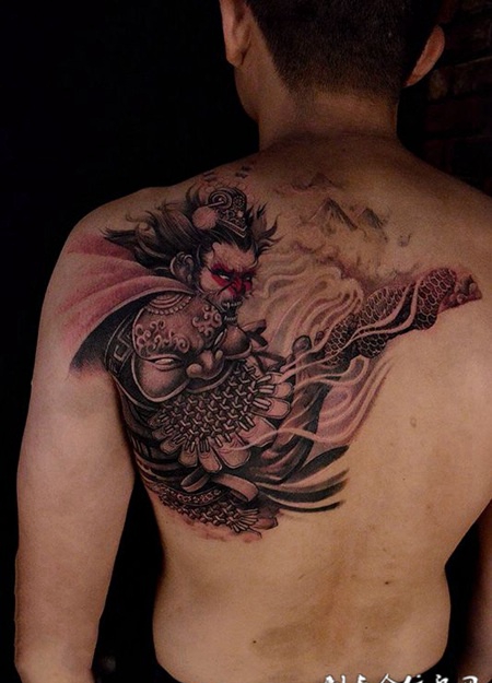 天奈我何，后背斗战胜佛霸气纹身