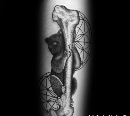 黑色骨头和卡拉熊点刺手臂纹身图案