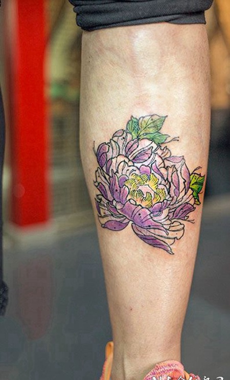 花开半夏，小腿花蕊纹身图案