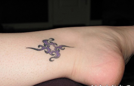 神秘的紫色图腾脚踝纹身图案
