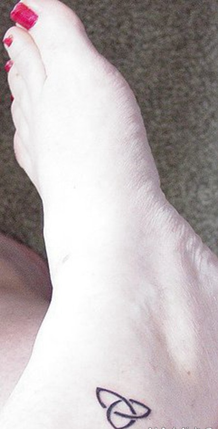 小彗星脚踝纹身图案