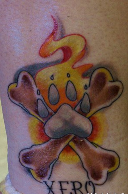 心形骨头和火焰脚踝纹身图案